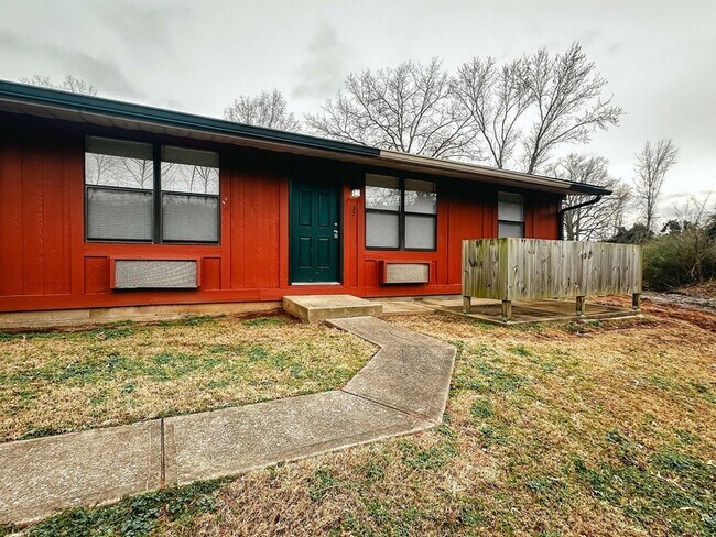 Building Photo - 2421 Madison St