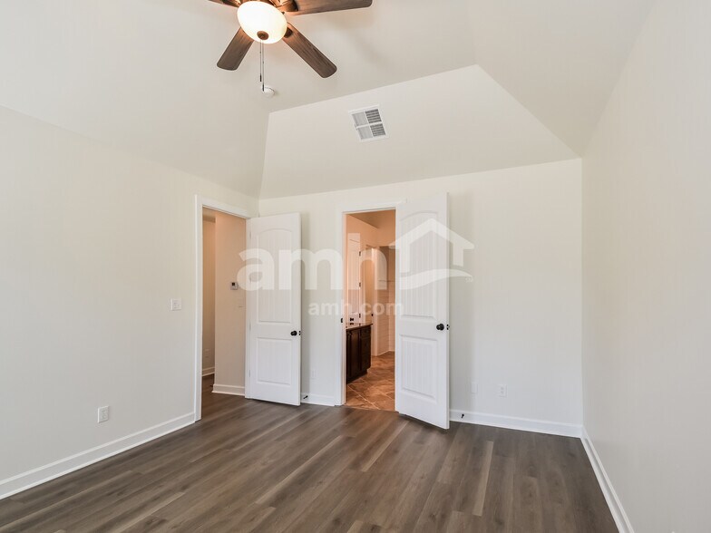 Building Photo - 90 Laurel Cove