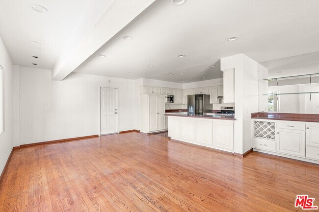 Building Photo - 3962 Oakfield Dr