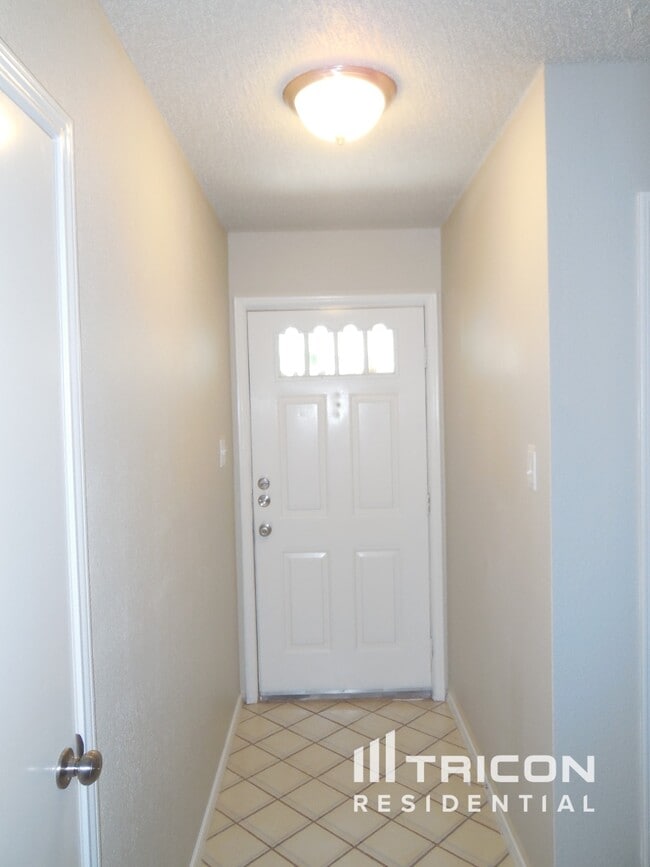 Building Photo - 817 Arcadia St
