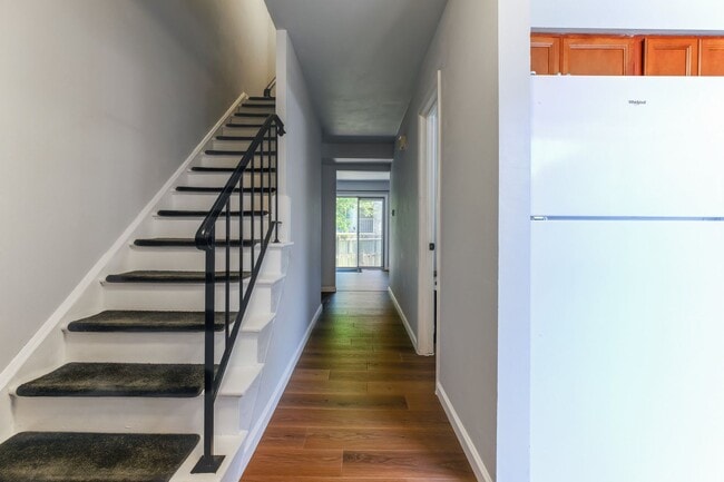 Building Photo - Move in ready 3 bedroom 2.5 Bath in Gaithe...