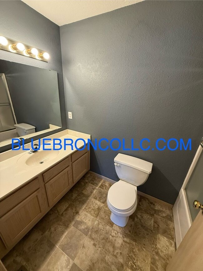 Building Photo - Great price for this spacious updated 2 be...
