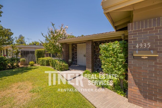 Building Photo - 4935 Kurz Cir