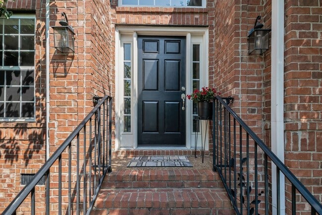 Building Photo - 415 Enclave Ct