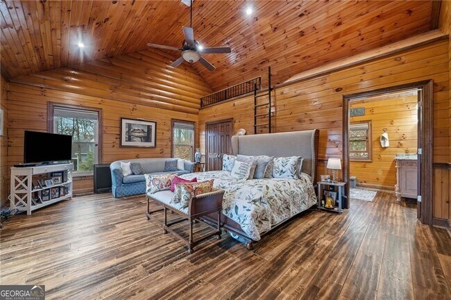 Building Photo - 5281 Laurel Ln