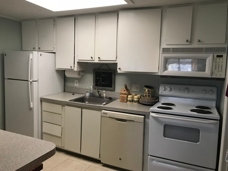 Kitchen - 583 7th Pl