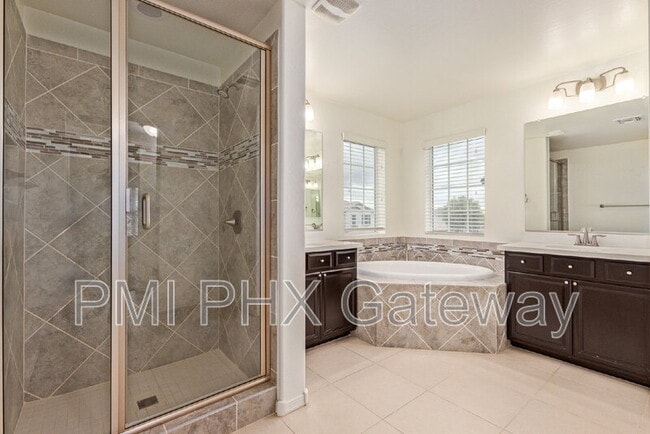 Building Photo - 735 E Constance Wy