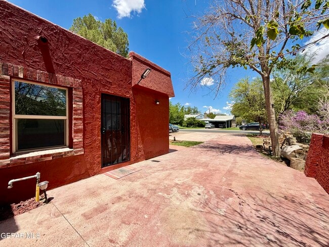 Building Photo - 7404 Franklin Dr
