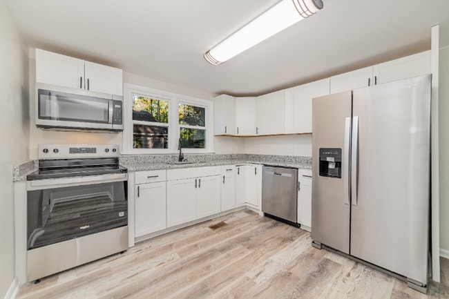 Building Photo - 211 Putnam St