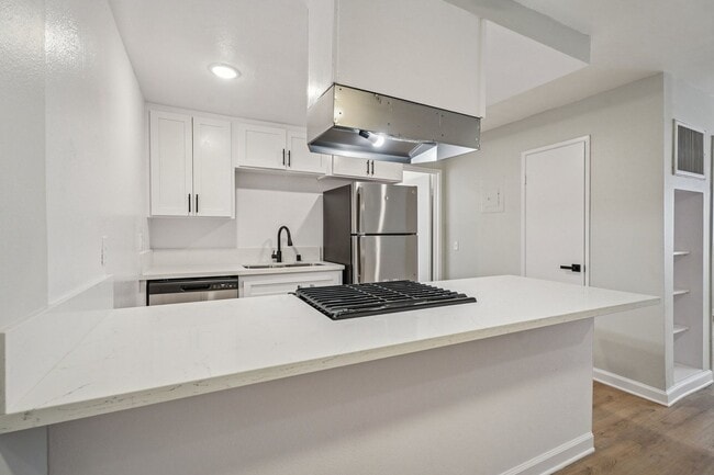Interior Photo - 420 Windsor Rd
