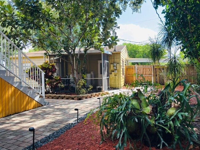 Building Photo - 1913 Riverside Dr