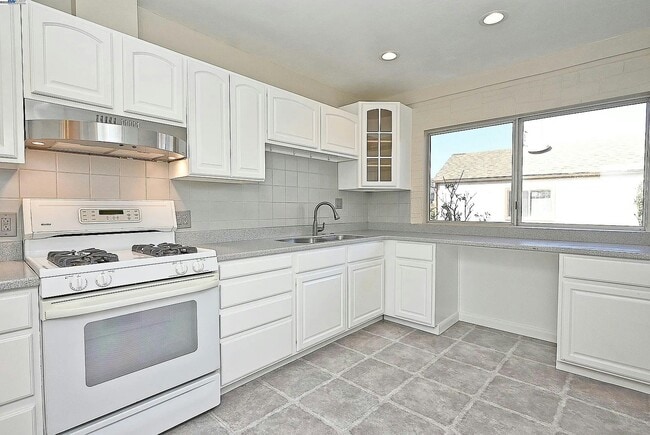 Building Photo - 314 Sparling Dr