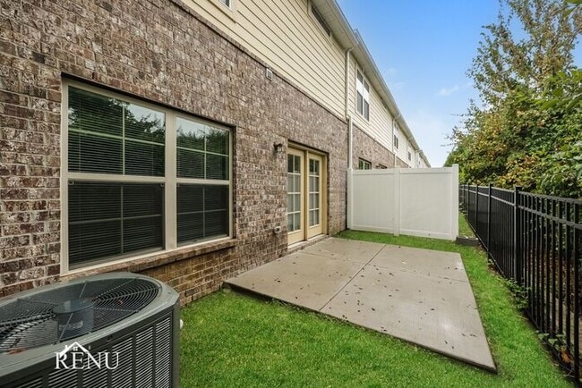 Building Photo - 3319 Old Hickory Blvd