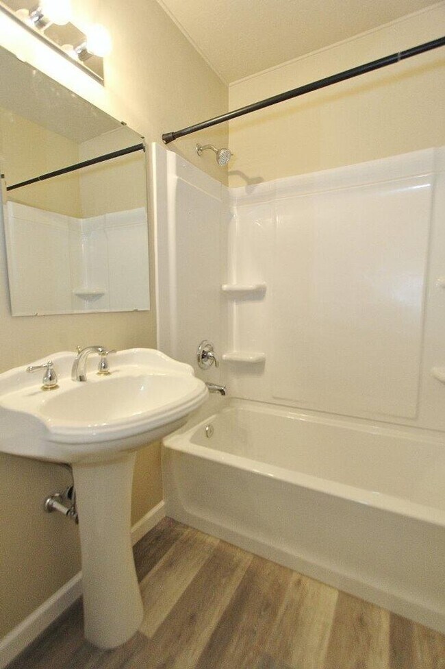 Building Photo - Charming Home in Caldwell