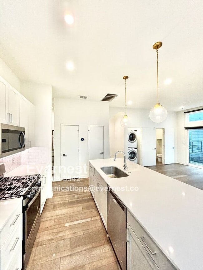 Building Photo - 2528 N Fitzhugh Ave
