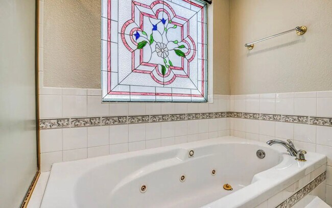 Building Photo - Short Term leases optionn4 Bedrooms 3 baths( near by Sunland Park Dr & Mesa St)