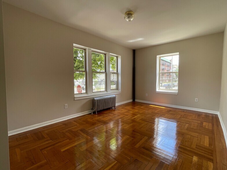 Building Photo - 10 Harvard St