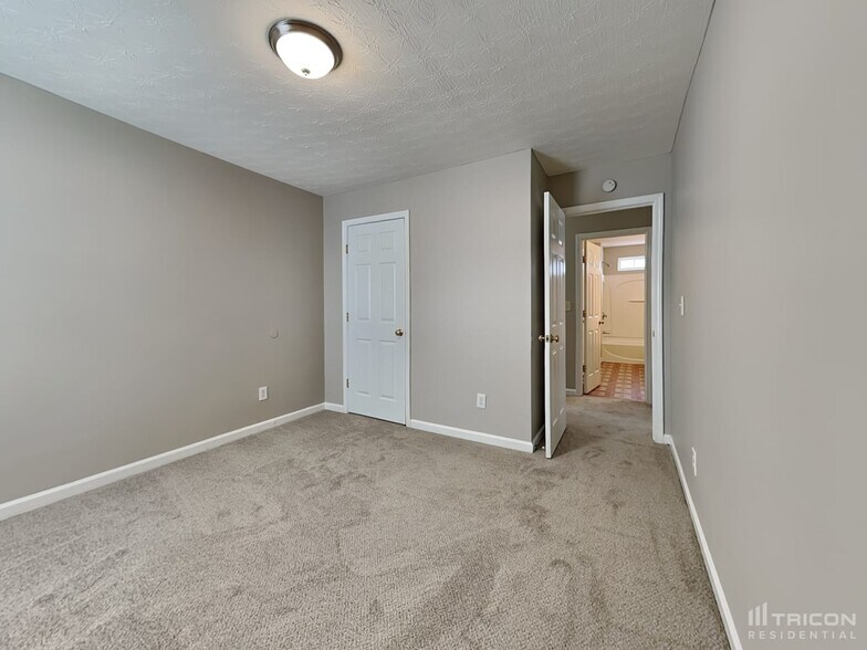 Building Photo - 298 Arrowhead Dr