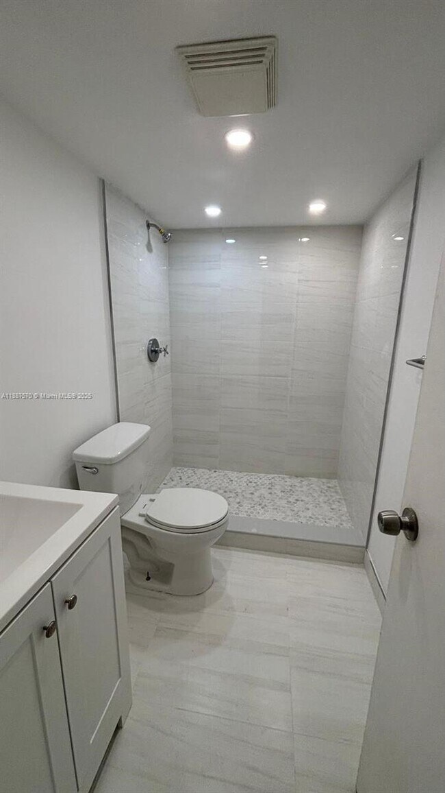 Primary Photo - 1913 S Ocean Dr