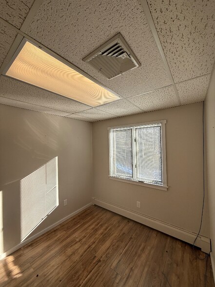 Building Photo - 2390 US-6