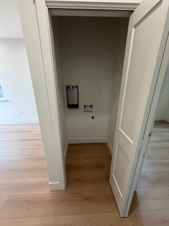 Building Photo - 2422 Kayak Alley