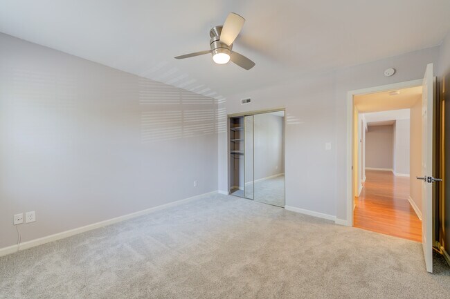Building Photo - 1547 E Swan Cir