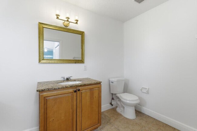 Building Photo - 1029 Staghorn St