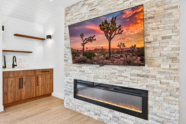 Building Photo - 352 Forest Hills Dr