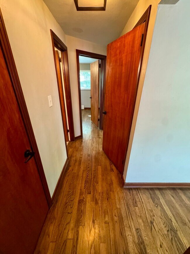 Building Photo - Charming 2-Bed 1-Bath Home in Avalon!