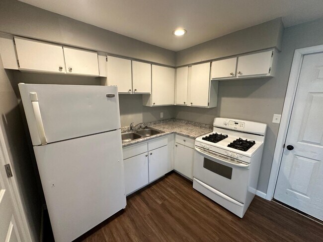 Building Photo - 1807 N Underhill St