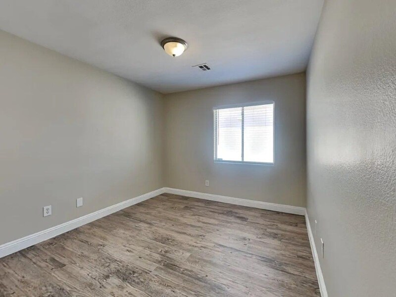 Building Photo - 2763 Bridleton Ave