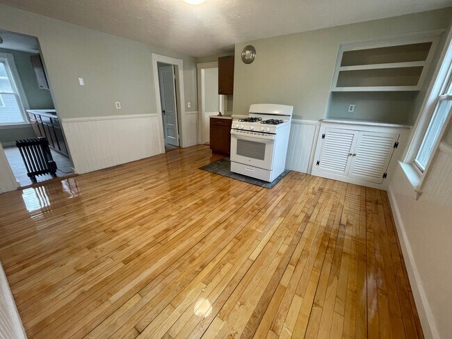 Building Photo - 83 Coombs St