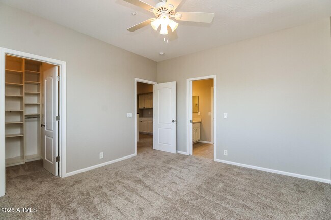 Building Photo - 10913 E Butherus Dr