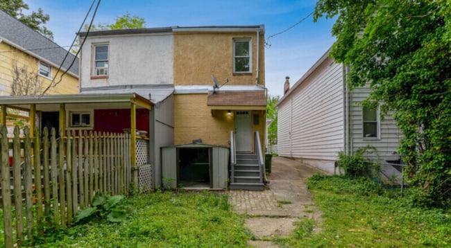 Building Photo - 3 Bedroom Semi-Detached Home