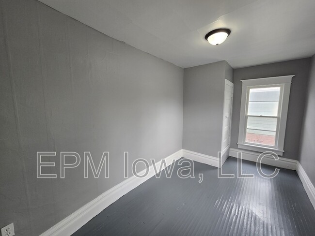 Building Photo - 914 1/2 West 2nd Street