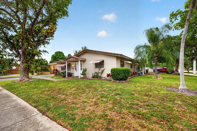 Building Photo - 2167 NE 56th Ct
