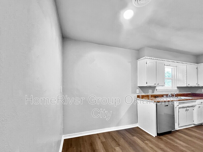 Building Photo - 1509 Hampton Rd