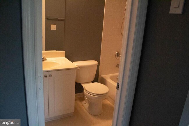 Building Photo - 2095 Pawlet Dr