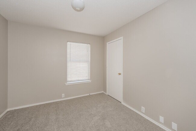 Building Photo - 1416 Mosscreek Dr