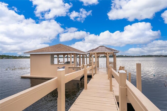 Building Photo - 1649 Lake Villa Dr