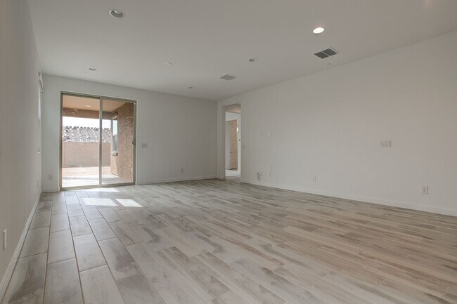 Building Photo - Gorgeous 5 Bedroom Lennar Home built 3 years ago still like new!!!  5 bedrooms in Northern Crossi...