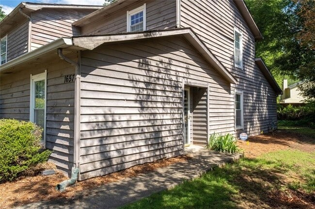 Building Photo - 1657 Wynndowne Trail