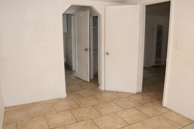 Building Photo - 1 Bedroom, 1 Bathroom House in Antioch wit...