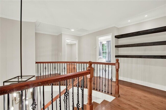 Building Photo - 3270 Brookview Dr