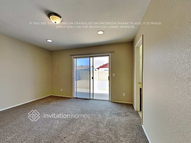 Building Photo - 5634 W Altadena Ave