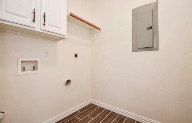 Building Photo - 12755 Mill Ridge Dr