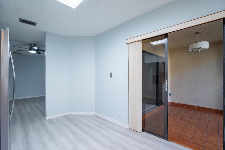 Building Photo - 3351 Emerald Oaks Dr