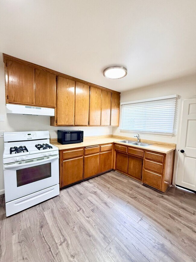 Building Photo - G232-P