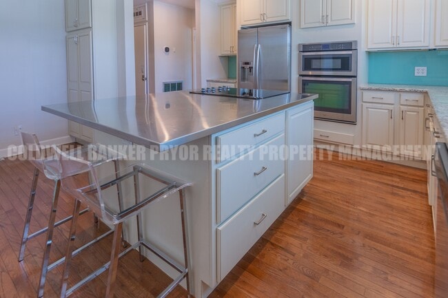 Building Photo - 4890 College Dr E