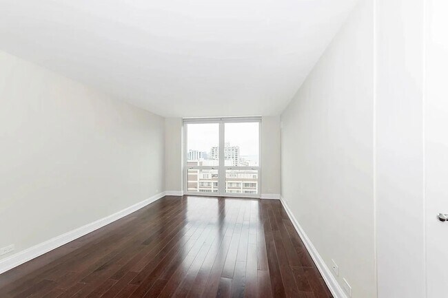 Building Photo - 1340 N Astor St